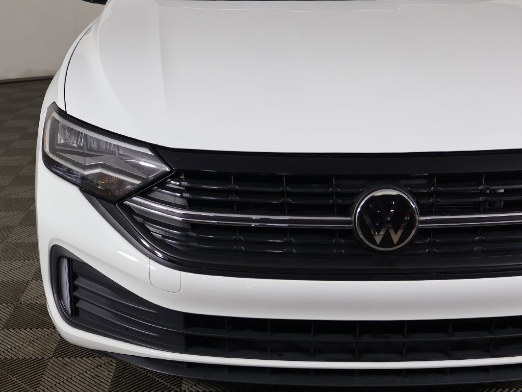 Used 2024 Volkswagen Jetta Sport image 11