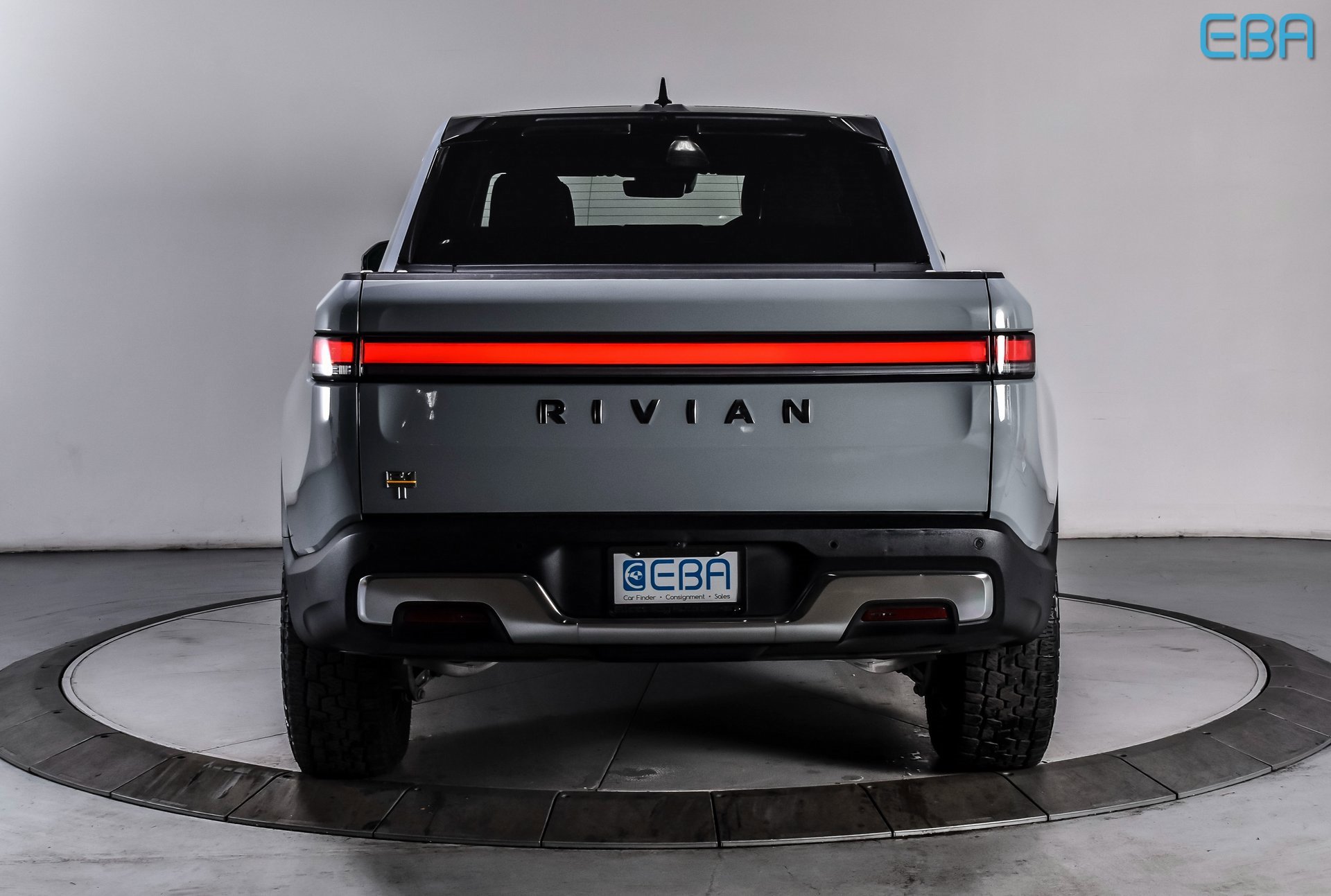 Used 2022 Rivian R1T Adventure image 5