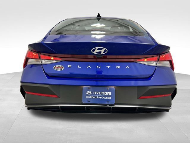 Certified 2025 Hyundai Elantra SE FWD image 4