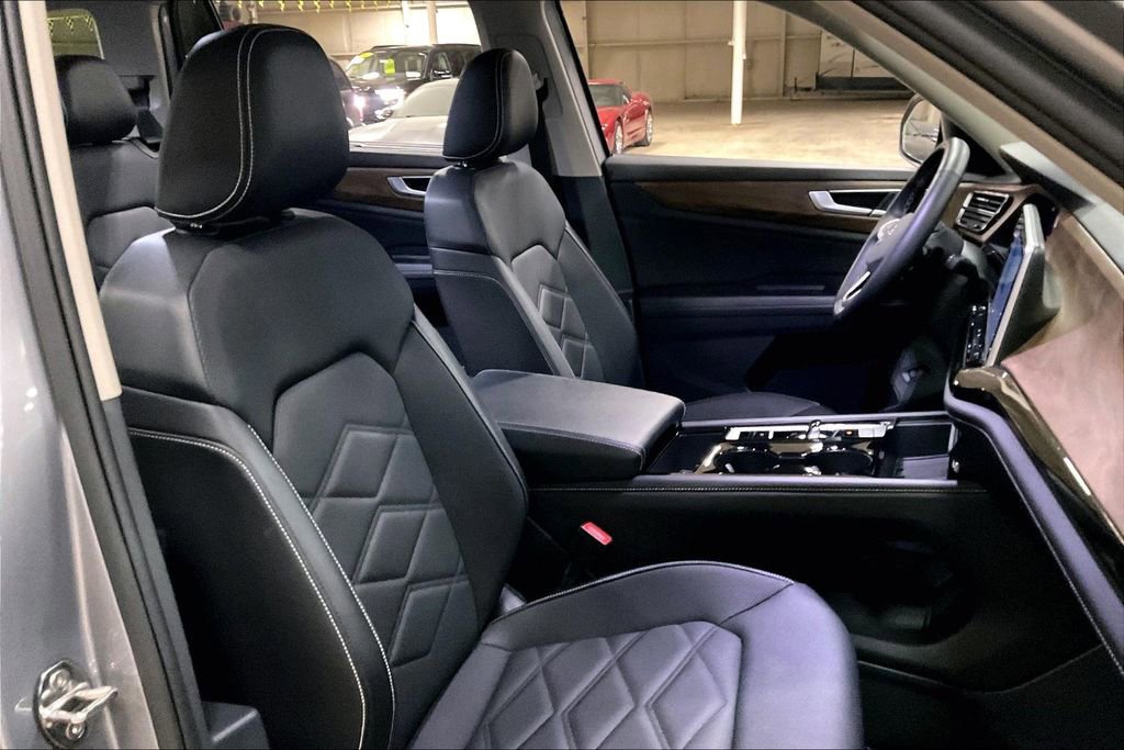 Used 2025 Volkswagen Atlas SE image 7