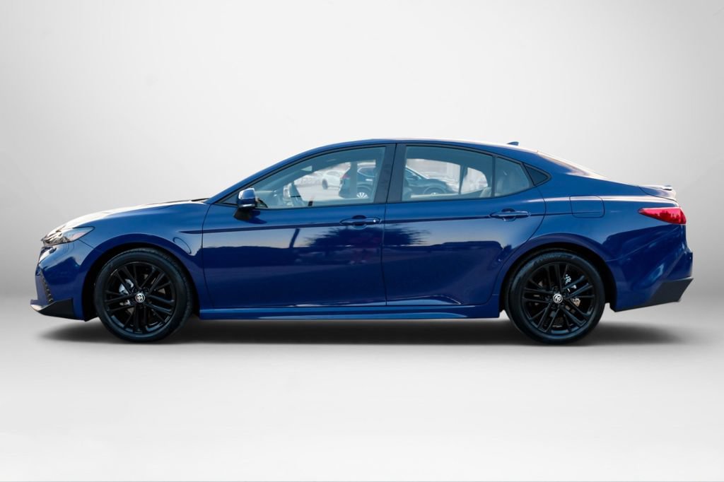 Used 2025 Toyota Camry SE FWD image 9