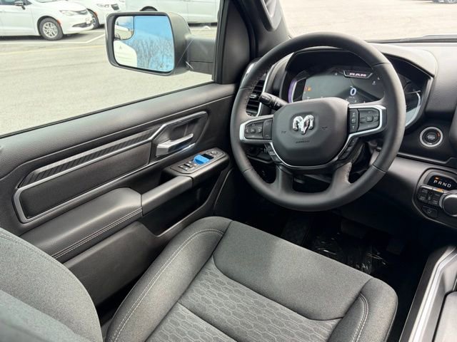New 2026 RAM 1500 4x4 Crew Cab image 32