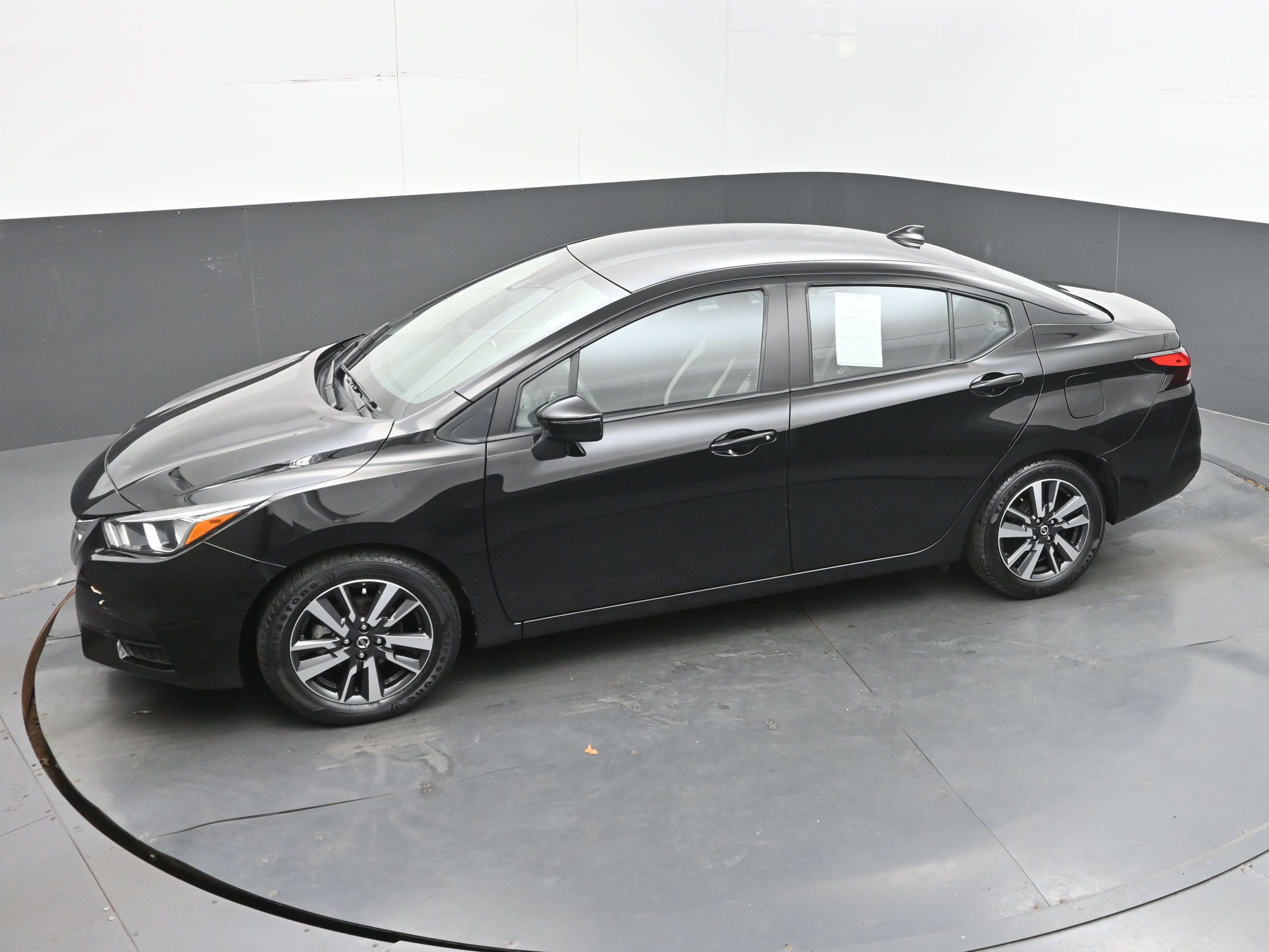 Used 2021 Nissan Versa SV FWD image 33
