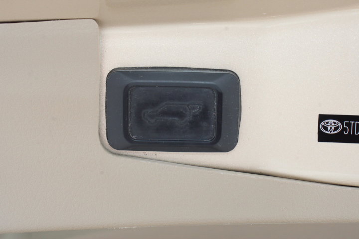 Used 2010 Toyota Highlander Limited FWD image 17