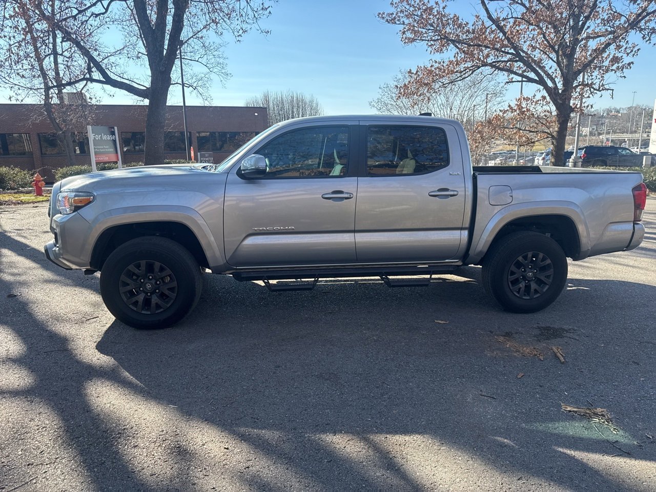 Used 2023 Toyota Tacoma SR5 w/ Technology Package image 7