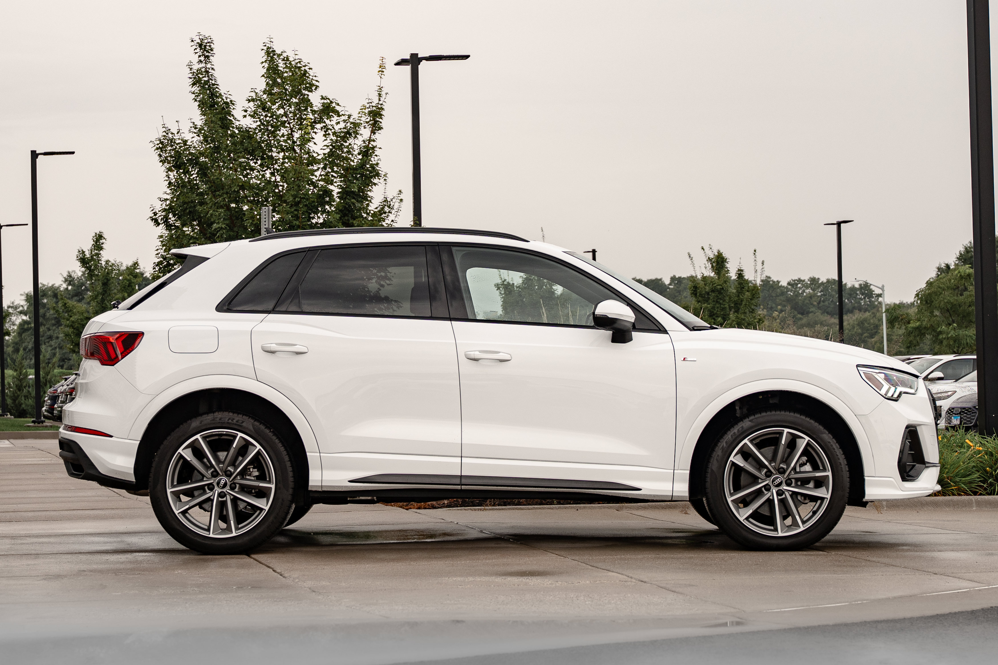 Certified 2025 Audi Q3 2.0T Premium w/ Convenience Package AWD/4WD image 3
