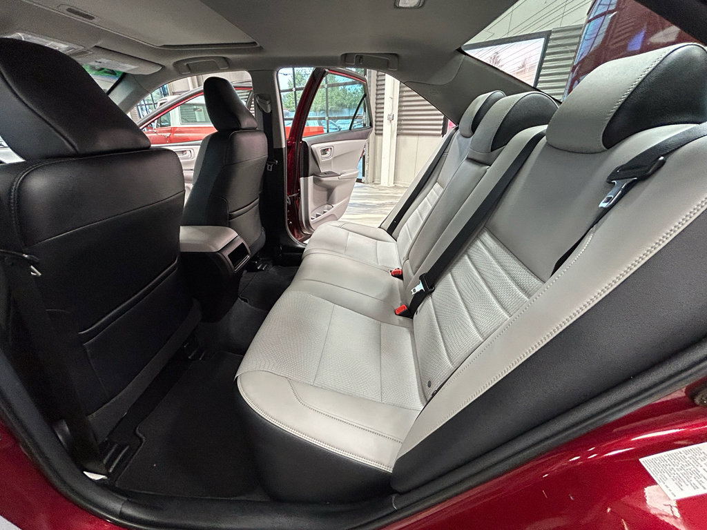 Used 2016 Toyota Camry SE w/ Moonroof Package FWD image 48