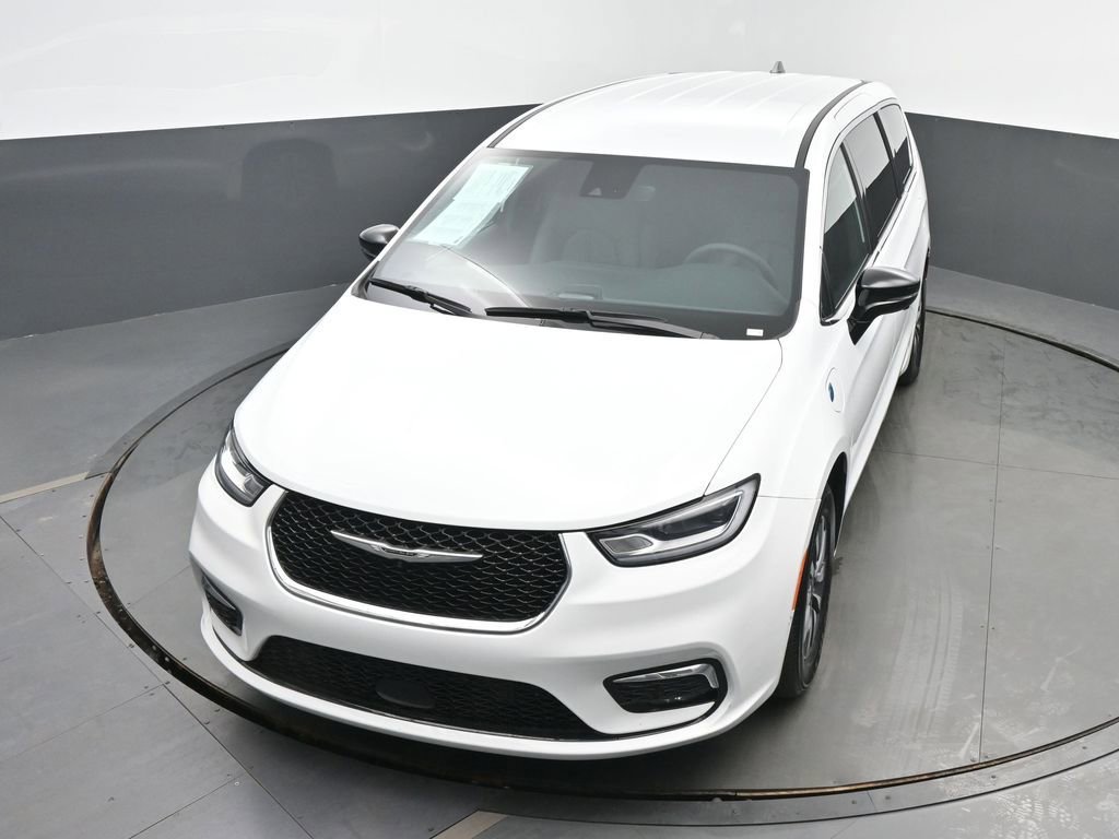 Used 2025 Chrysler Pacifica Select w/ Uconnect Theater Family Group image 38