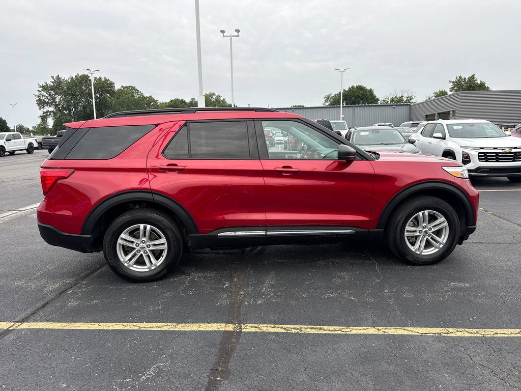 Used 2024 Ford Explorer XLT w/ Equipment Group 202A AWD/4WD image 7