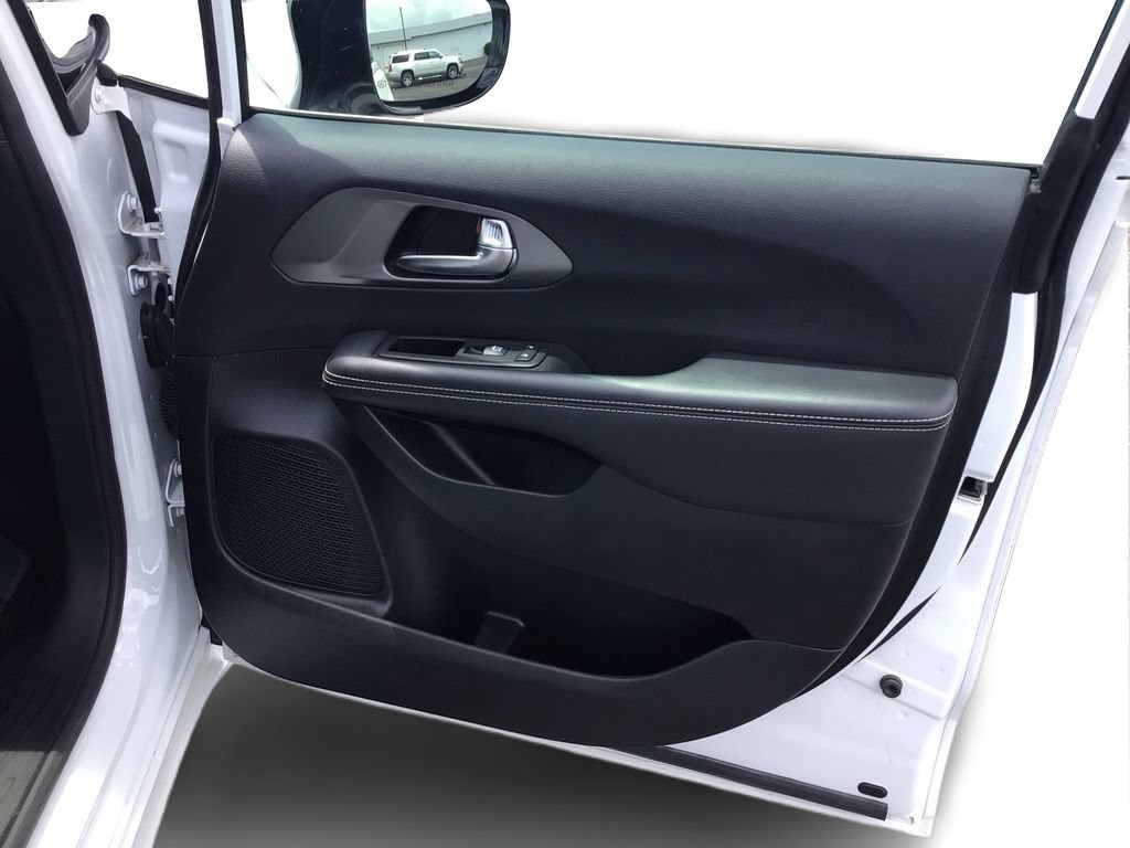 Used 2025 Chrysler Pacifica Select FWD image 21