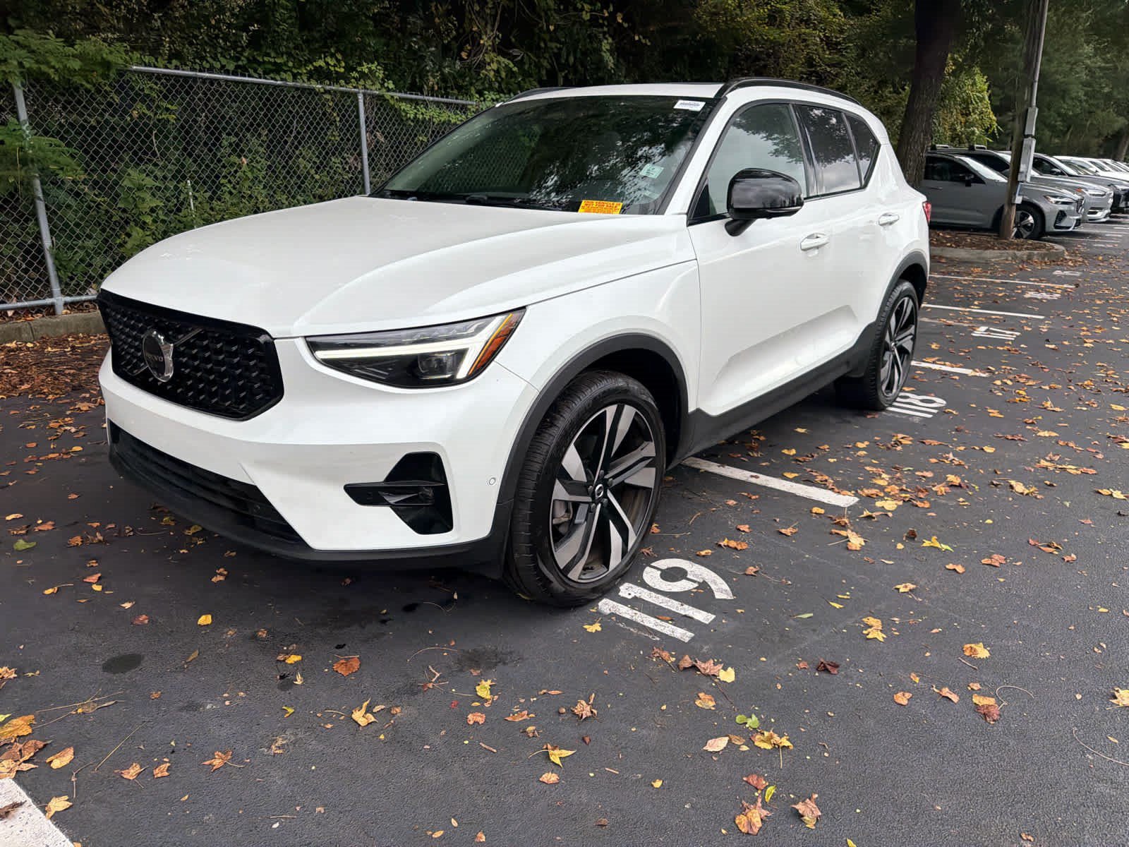 Used 2024 Volvo XC40 B5 Plus AWD/4WD image 8