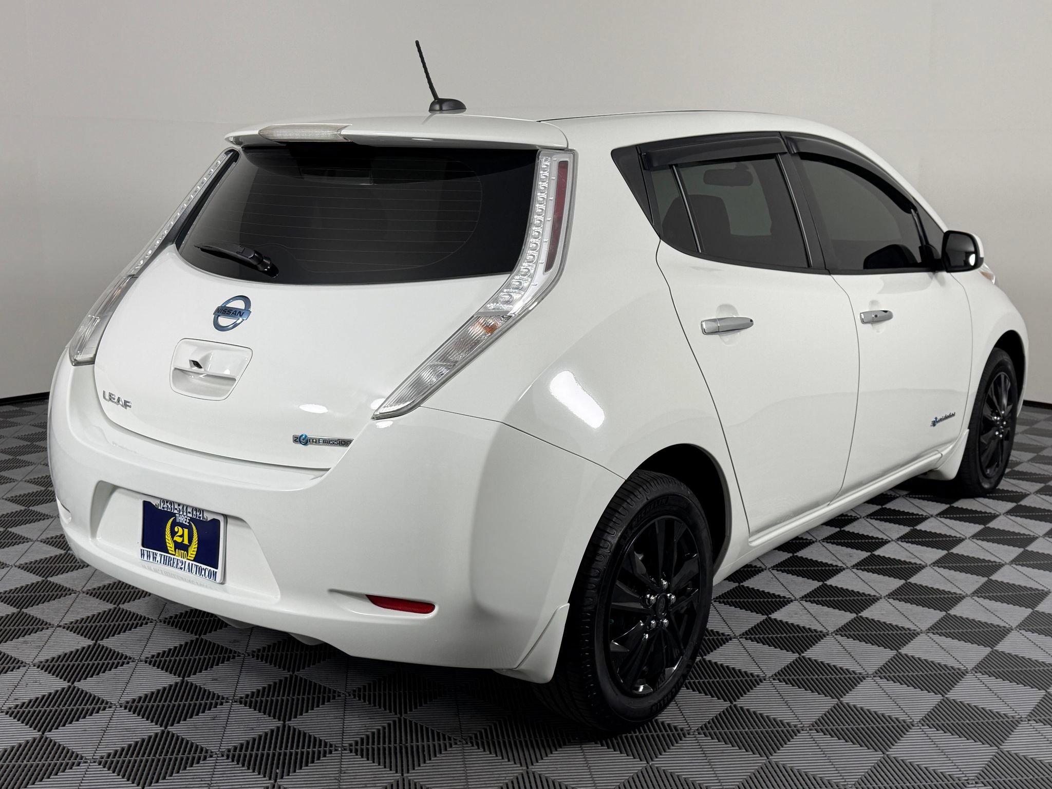 Used 2017 Nissan Leaf S FWD image 8