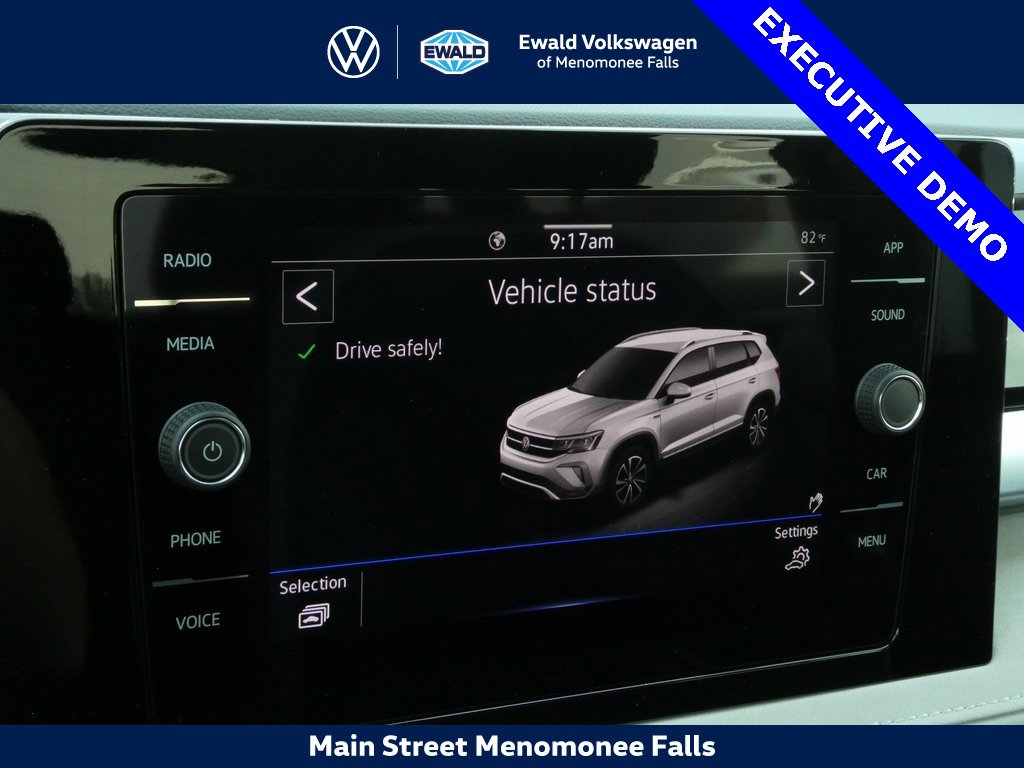 Used 2025 Volkswagen Taos SE image 39