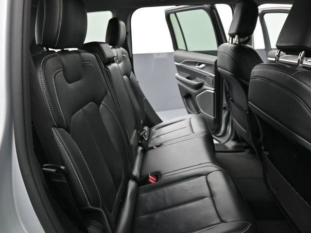 Used 2022 Jeep Grand Cherokee Limited image 19