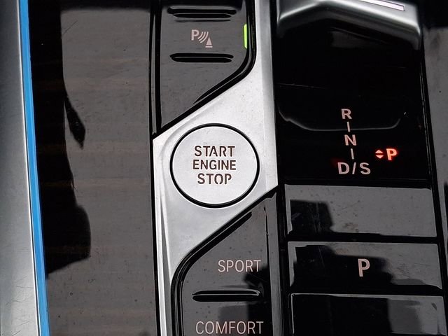 Used 2025 BMW X7 xDrive40i image 28