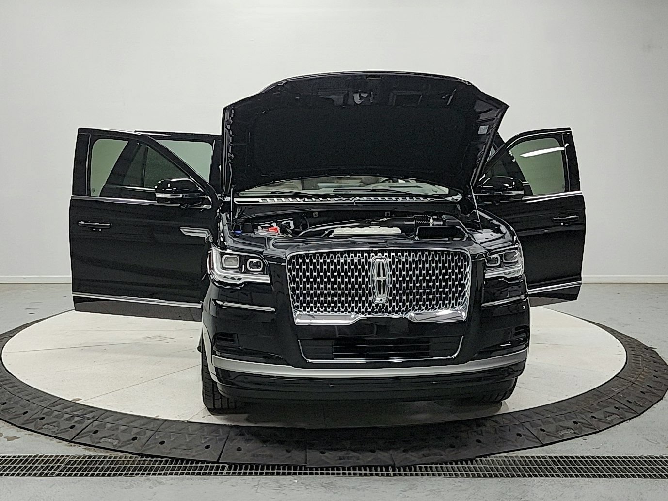 Used 2023 Lincoln Navigator L Reserve AWD/4WD image 11