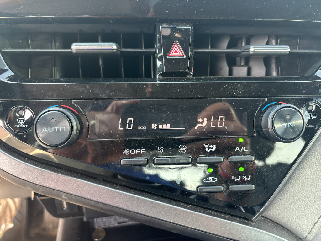 Used 2021 Toyota Camry XLE w/ Cold Weather Package FWD image 8