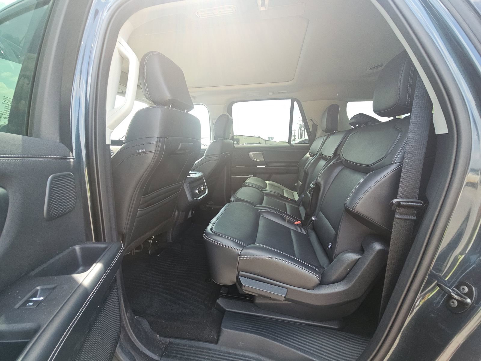 Used 2025 Ford Expedition Max Platinum w/ Driver's Package AWD/4WD image 19