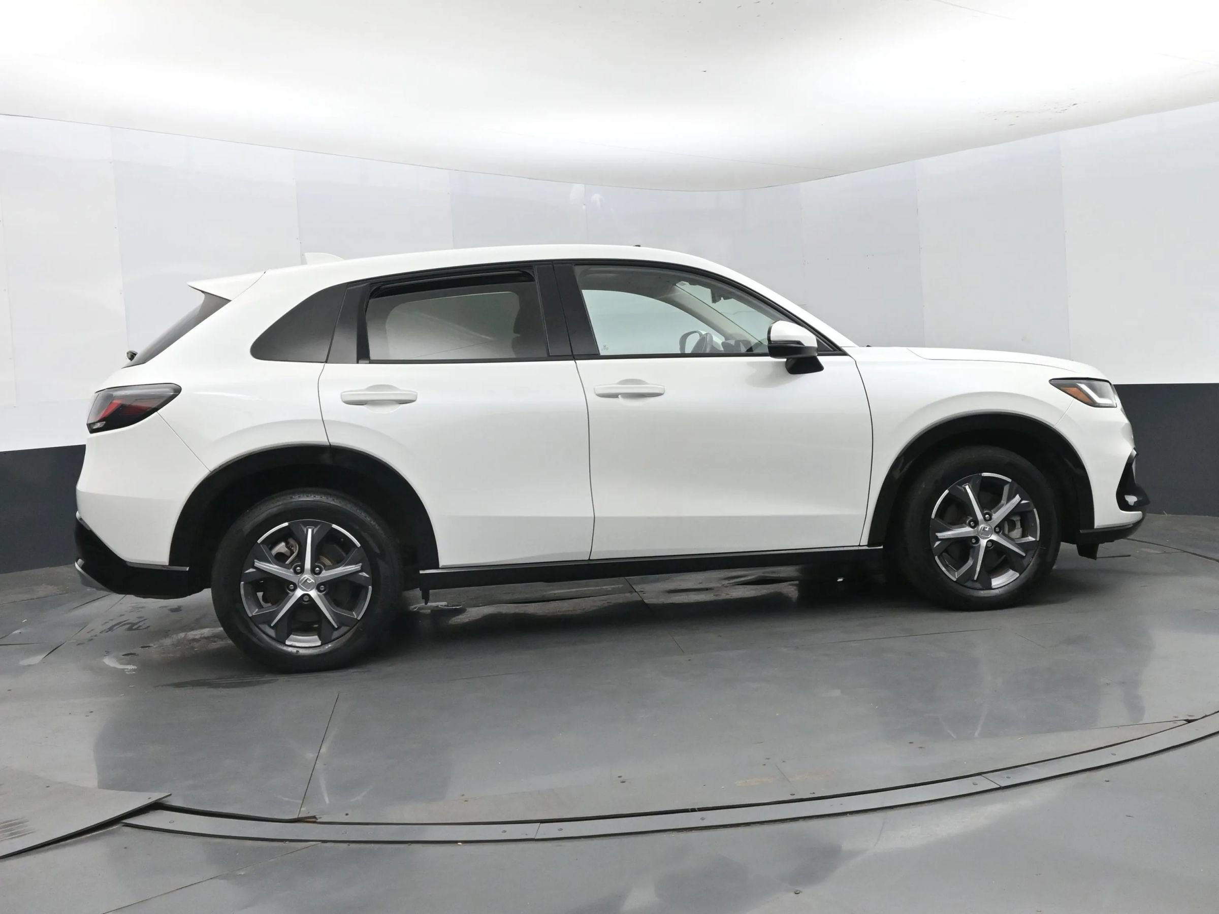 Used 2023 Honda HR-V EX-L image 4