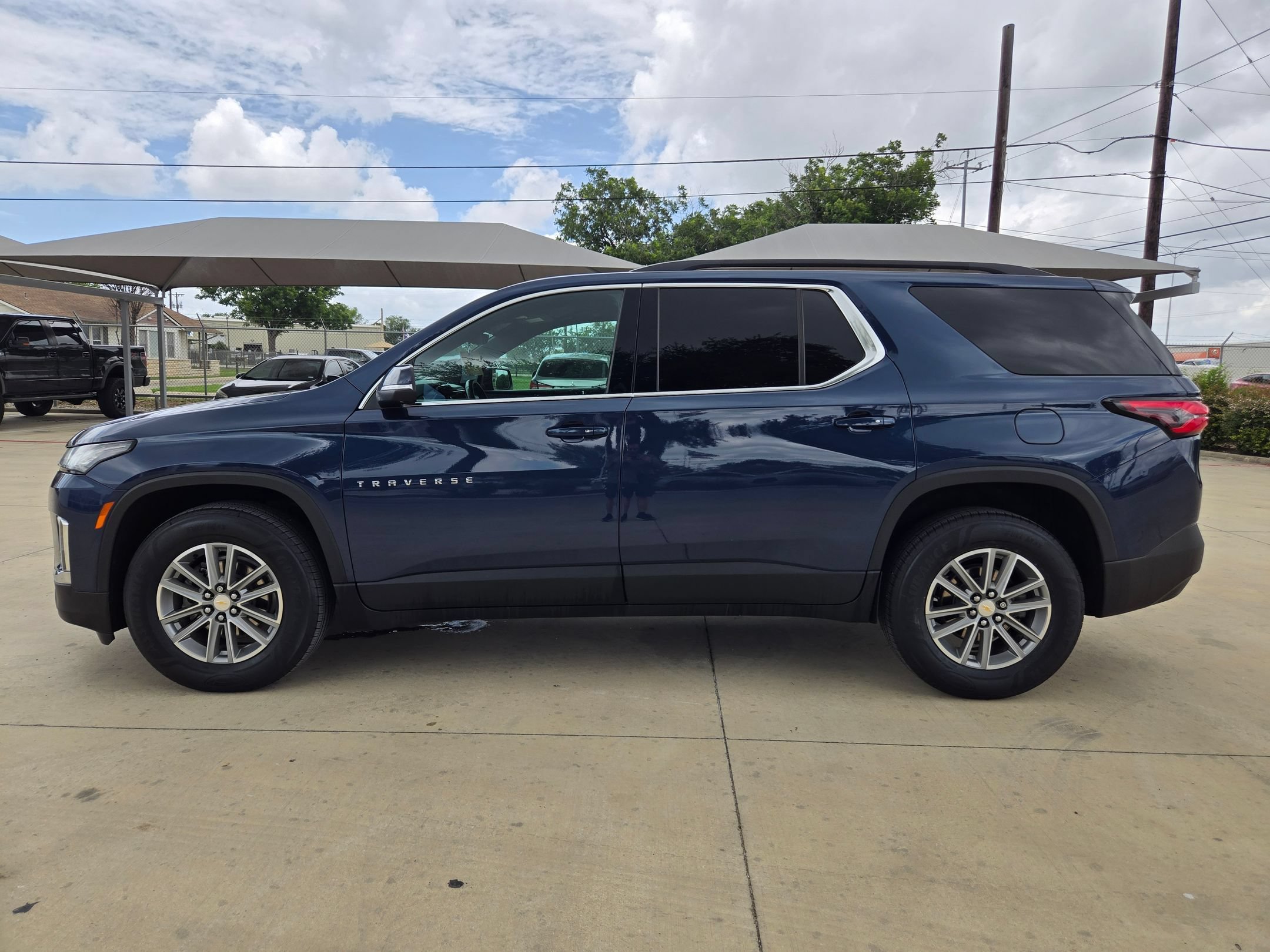 Used 2022 Chevrolet Traverse LT FWD image 4
