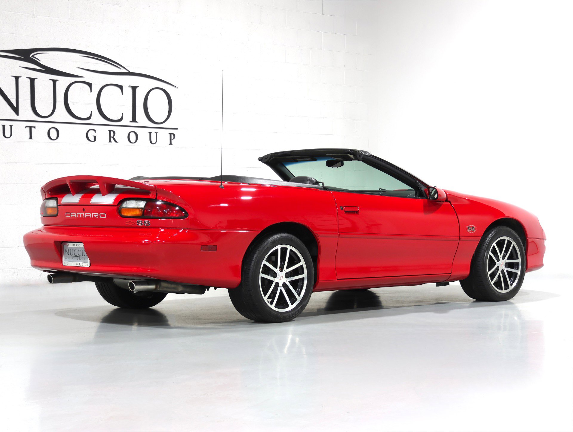 Used 2002 Chevrolet Camaro Z28 w/ SS Performance/Appearance Pkg RWD image 17