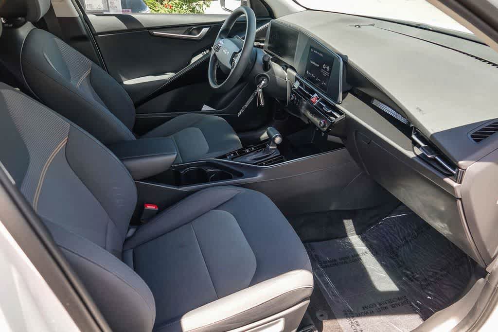 Certified 2023 Kia Niro LX FWD image 15