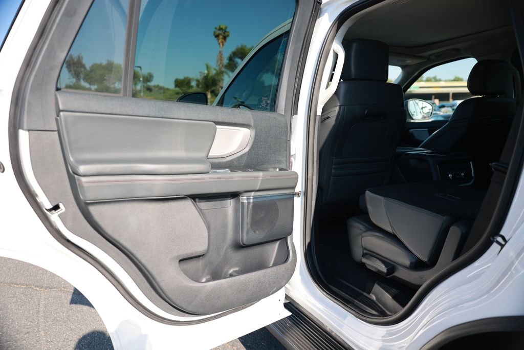 Used 2025 Ford Expedition Active image 36