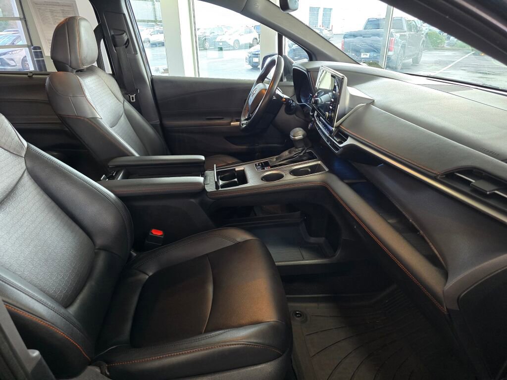 Used 2021 Toyota Sienna XSE image 43