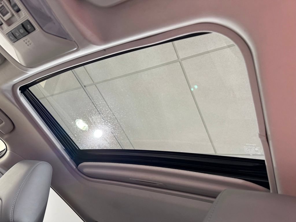Used 2019 Toyota RAV4 Limited w/ Cold Weather Package AWD/4WD image 18