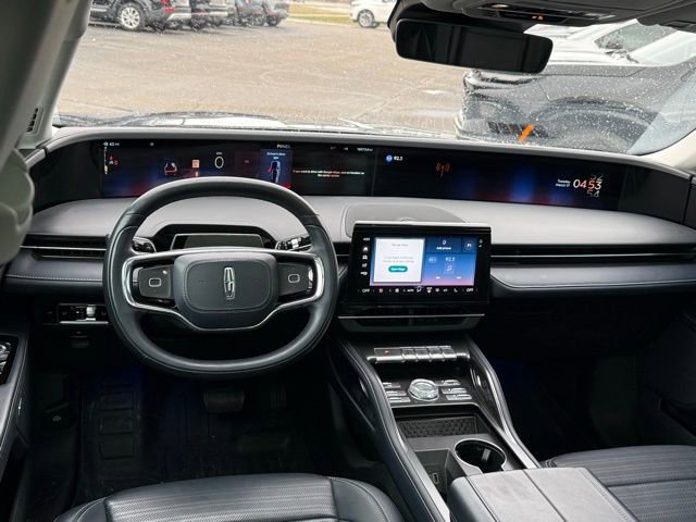 Used 2025 Lincoln Nautilus Reserve image 9