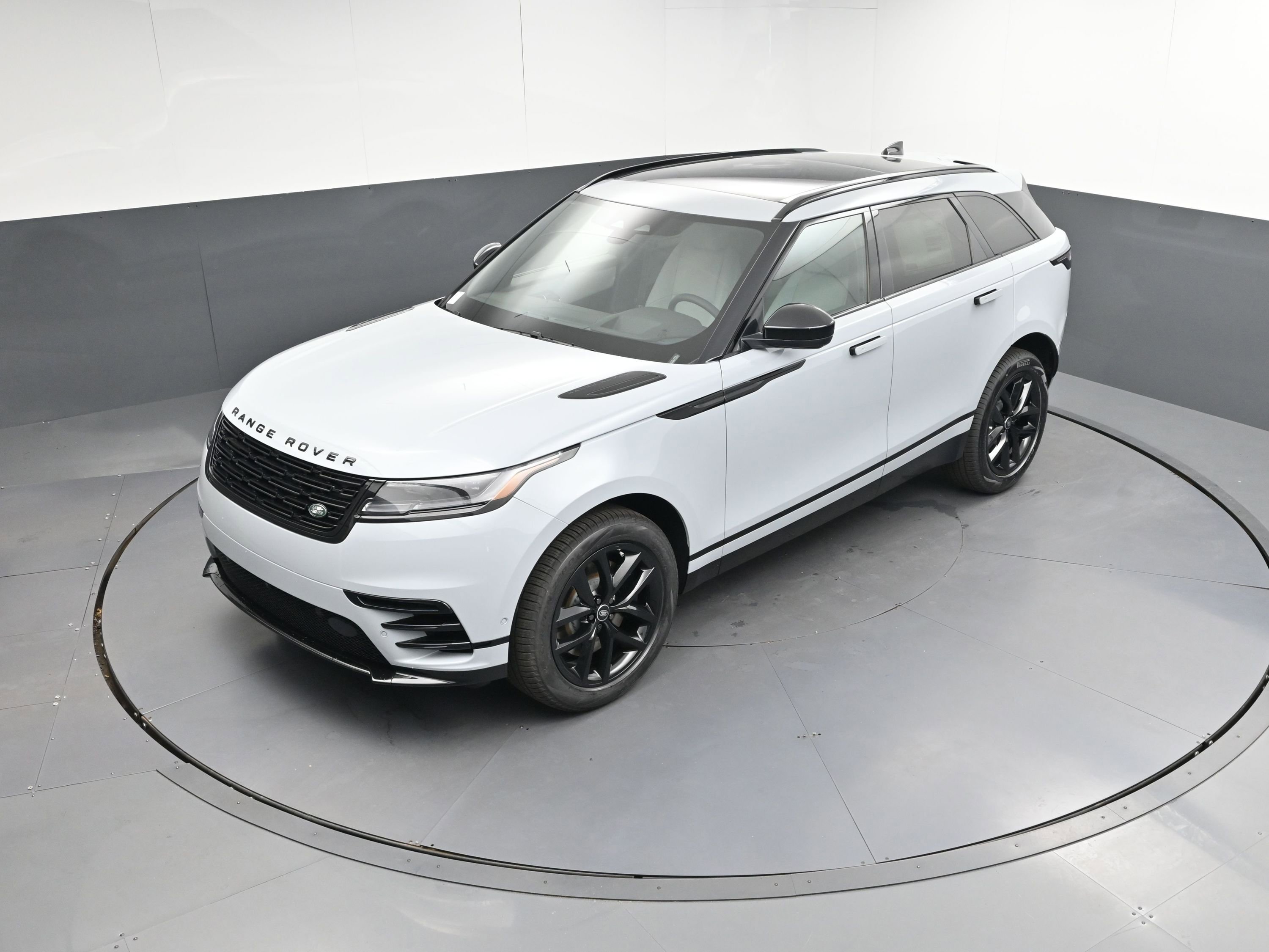 New 2026 Land Rover Range Rover Velar Dynamic SE image 30