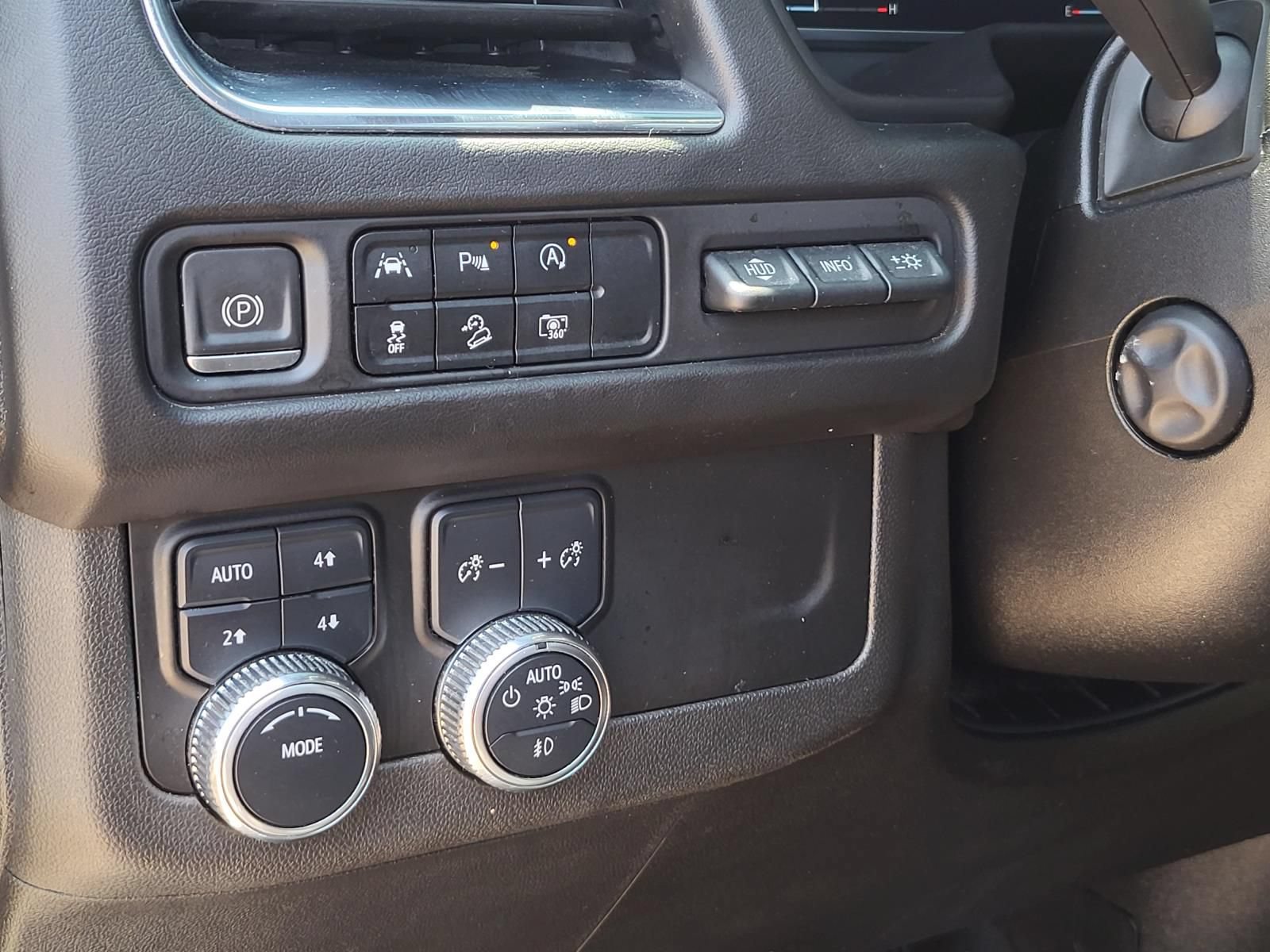 Used 2023 GMC Yukon AT4 w/ AT4 Premium Package AWD/4WD image 23
