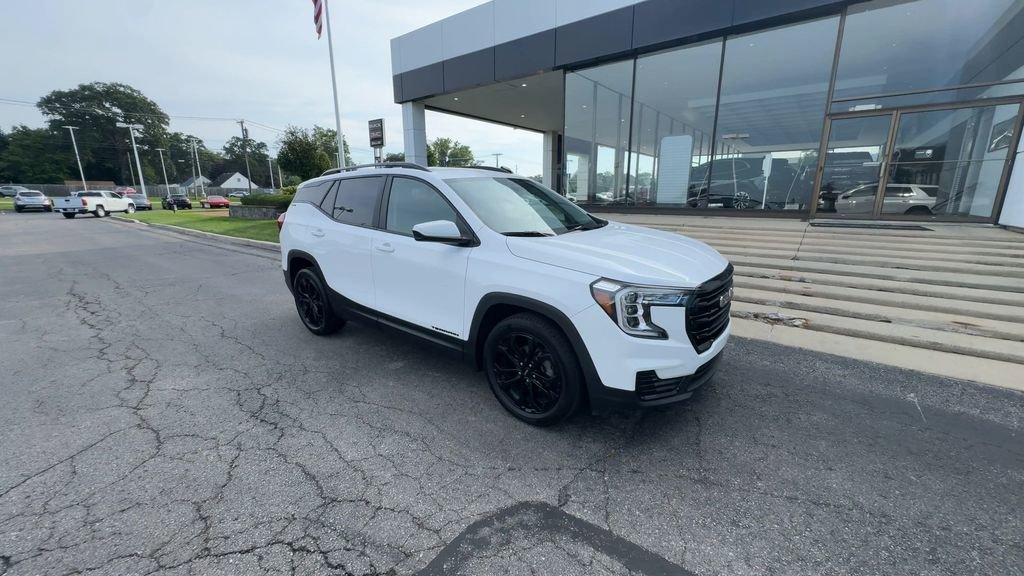 Certified 2022 GMC Terrain SLE w/ Driver Convenience Package image 2