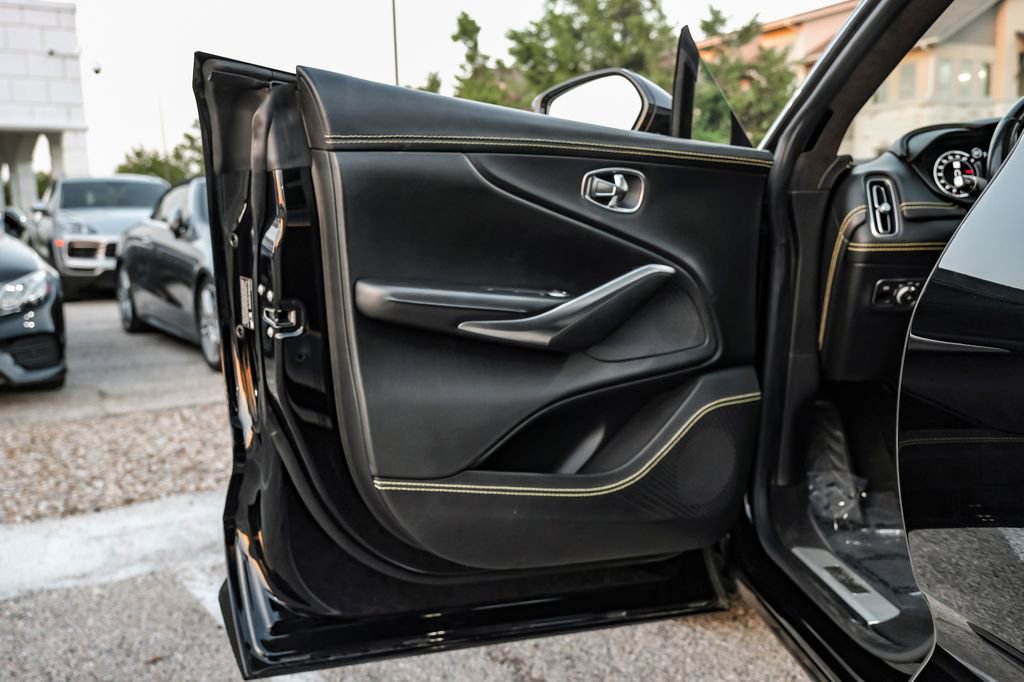 Used 2021 Aston Martin DBX image 45