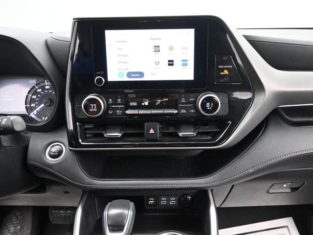 Used 2024 Toyota Highlander LE image 19