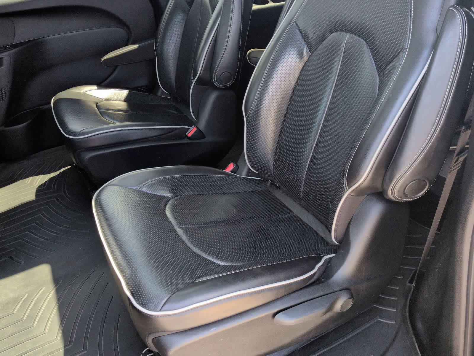 Used 2021 Chrysler Pacifica Limited w/ S Appearance Package FWD image 21