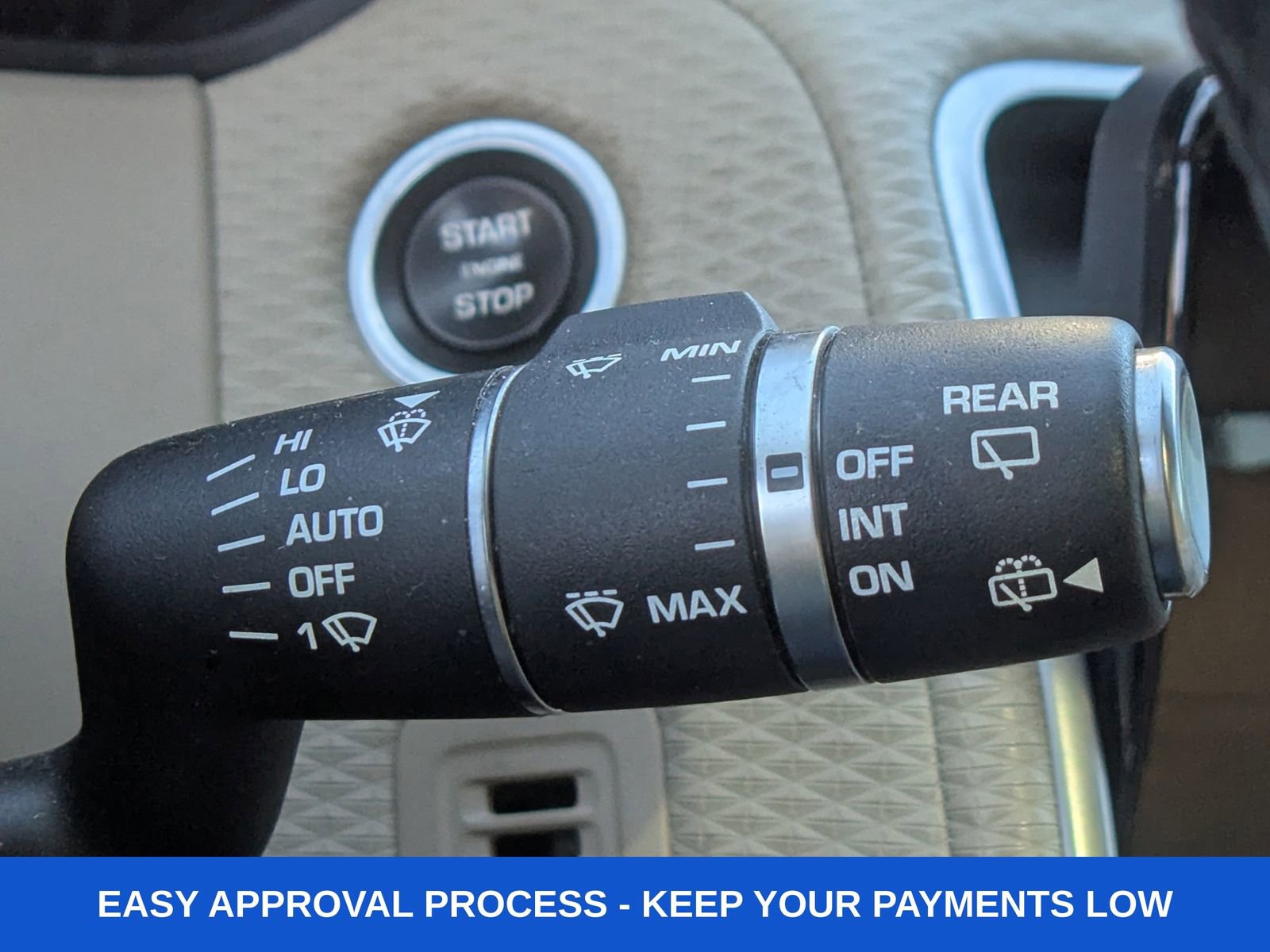 Used 2018 Land Rover Range Rover Velar R-Dynamic SE image 42