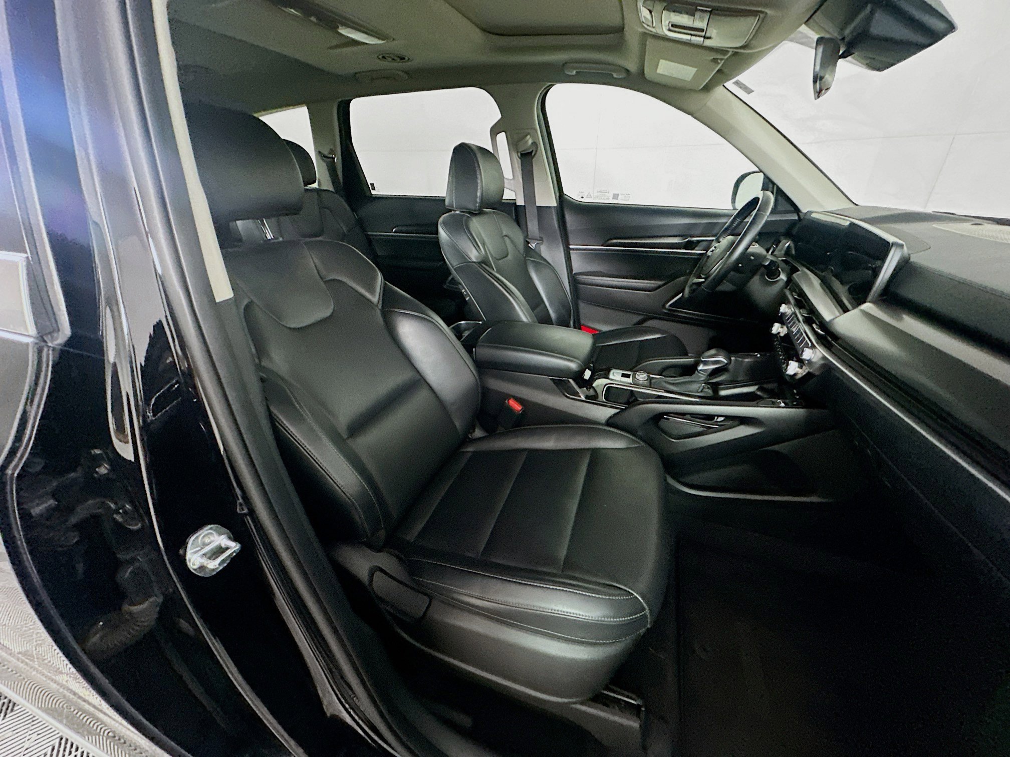 Used 2025 Kia Telluride S image 32