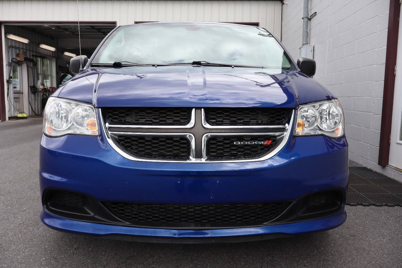 Used 2018 Dodge Grand Caravan SE w/ UConnect Hands-Free Group FWD image 2