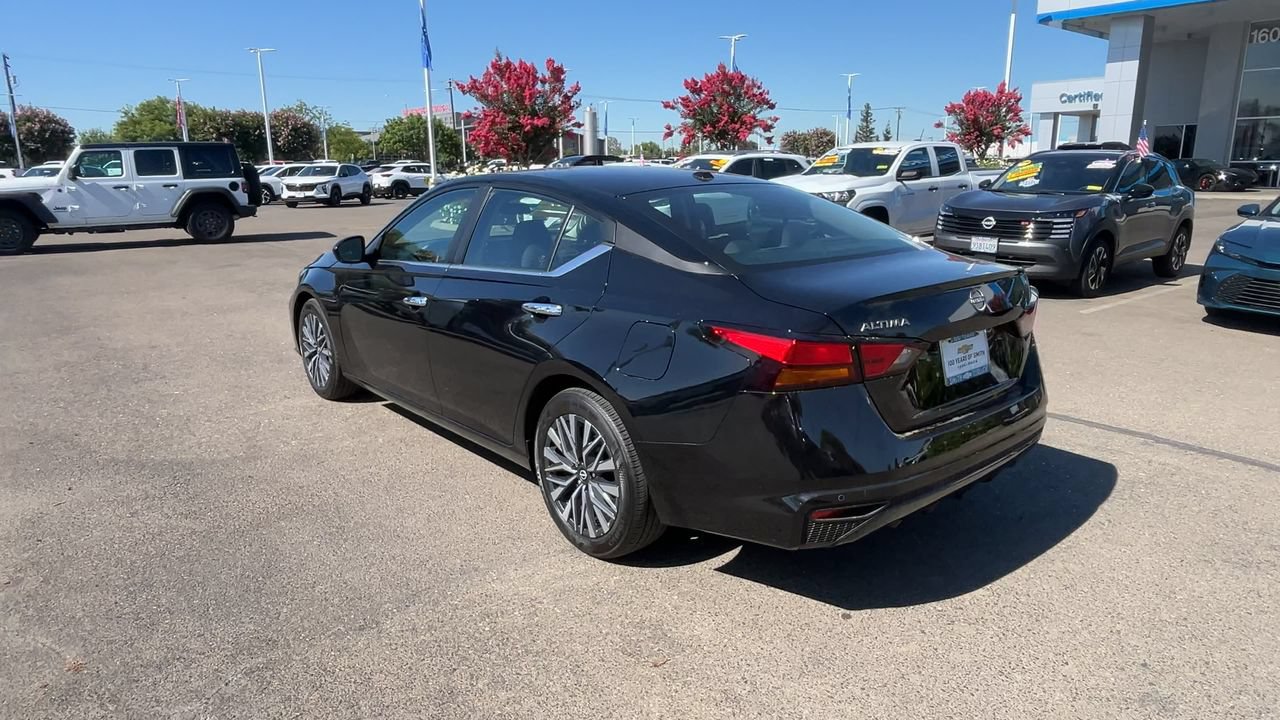 Used 2025 Nissan Altima 2.5 SV FWD image 5