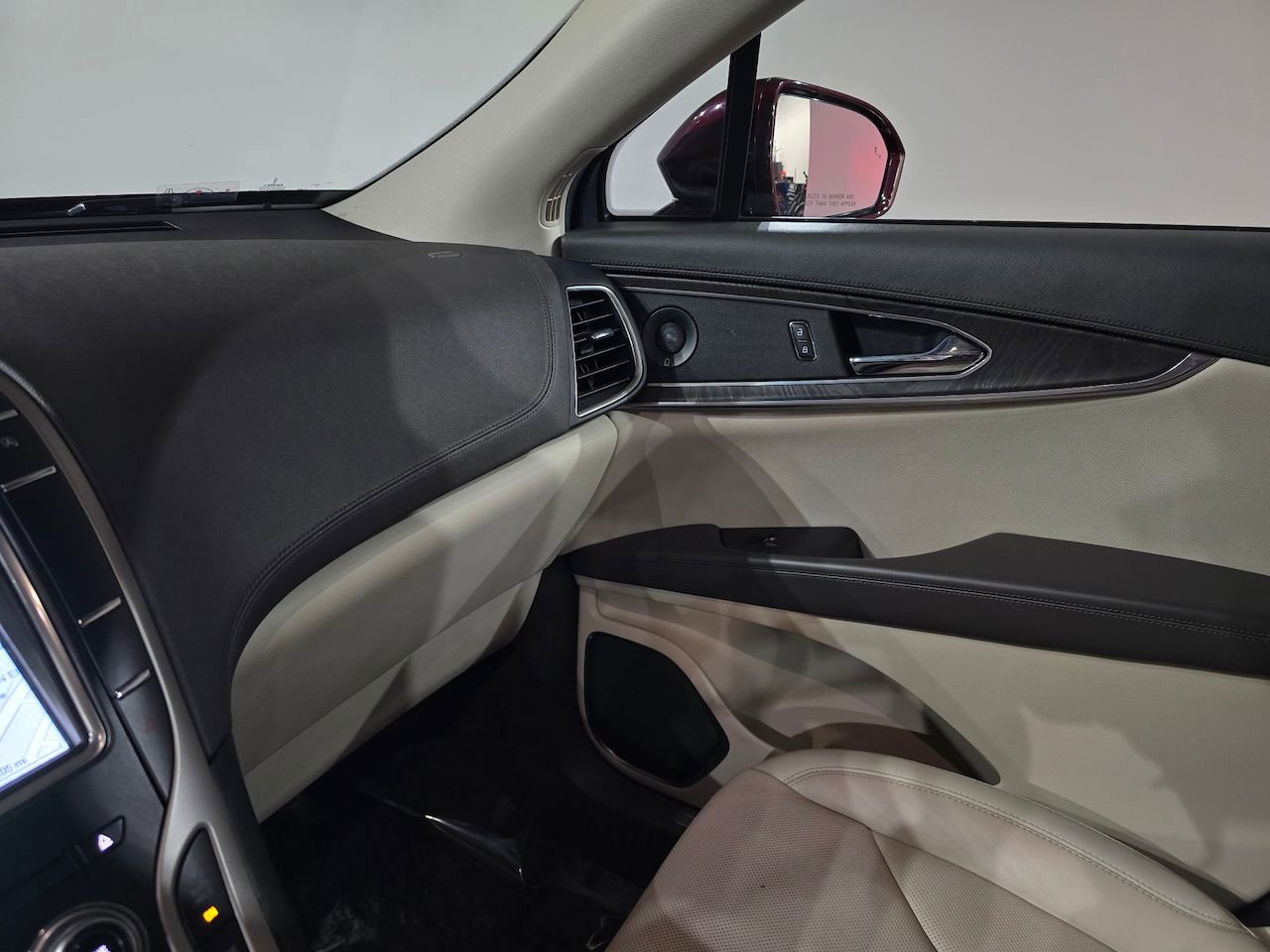 Used 2019 Lincoln Nautilus Reserve w/ Driver Assistance Package image 28