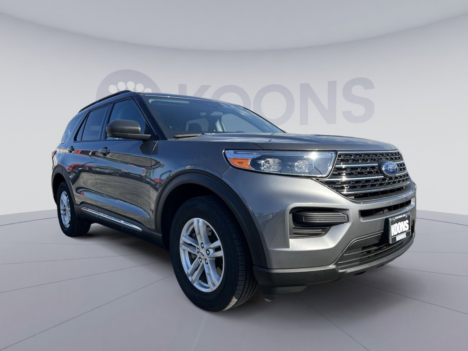 Used 2023 Ford Explorer XLT AWD/4WD image 18