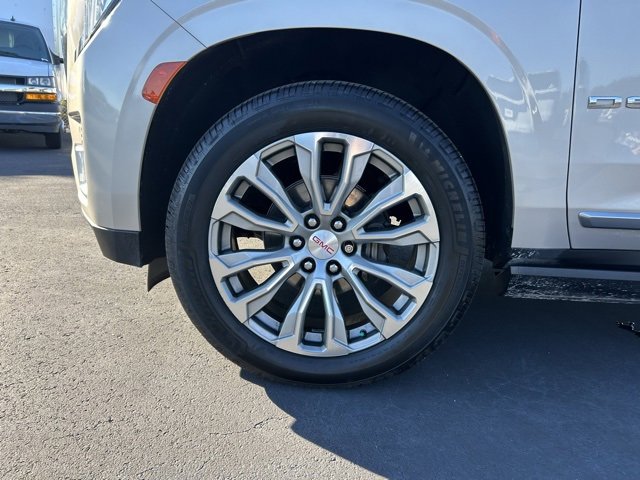 Used 2021 GMC Yukon XL Denali w/ Denali Premium Package image 9