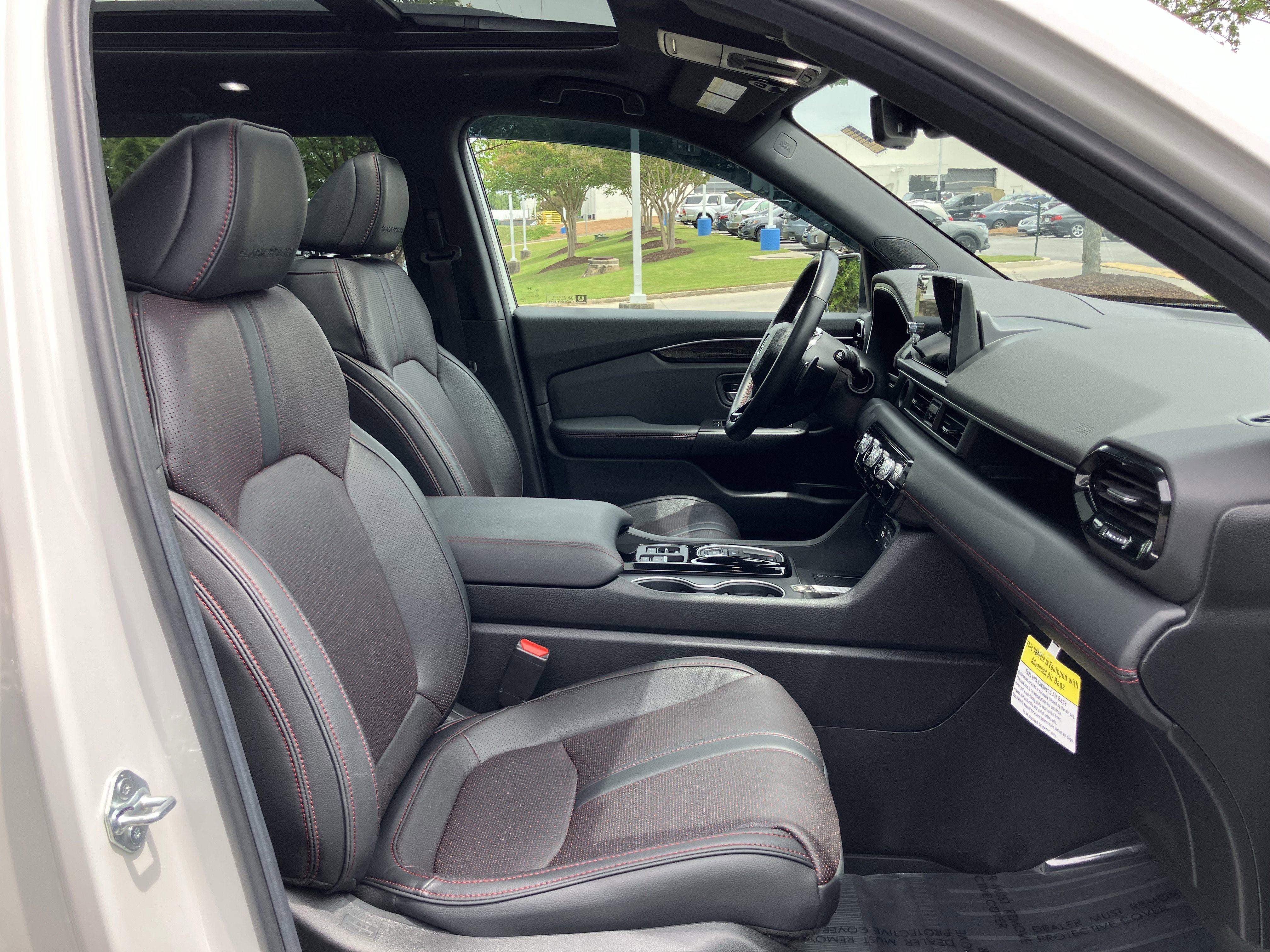 Used 2025 Honda Pilot Black Edition image 37
