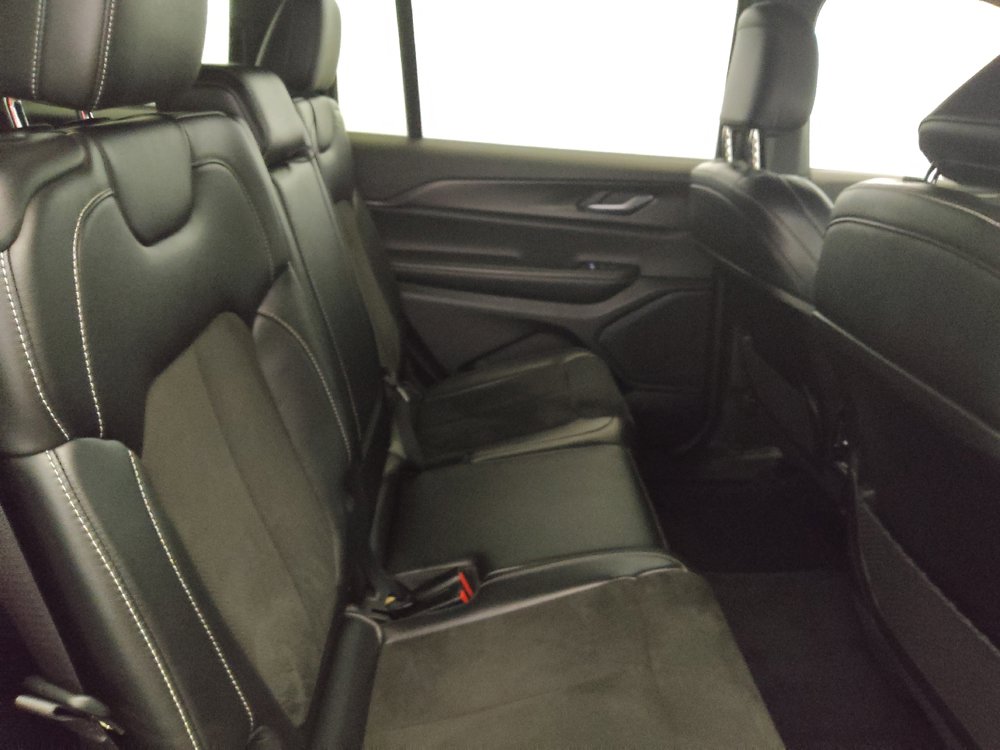 Used 2023 Jeep Grand Cherokee L Laredo AWD/4WD image 19