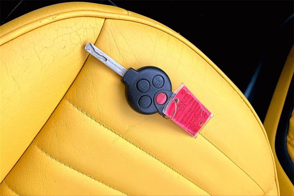 Used 2013 smart fortwo passion image 11