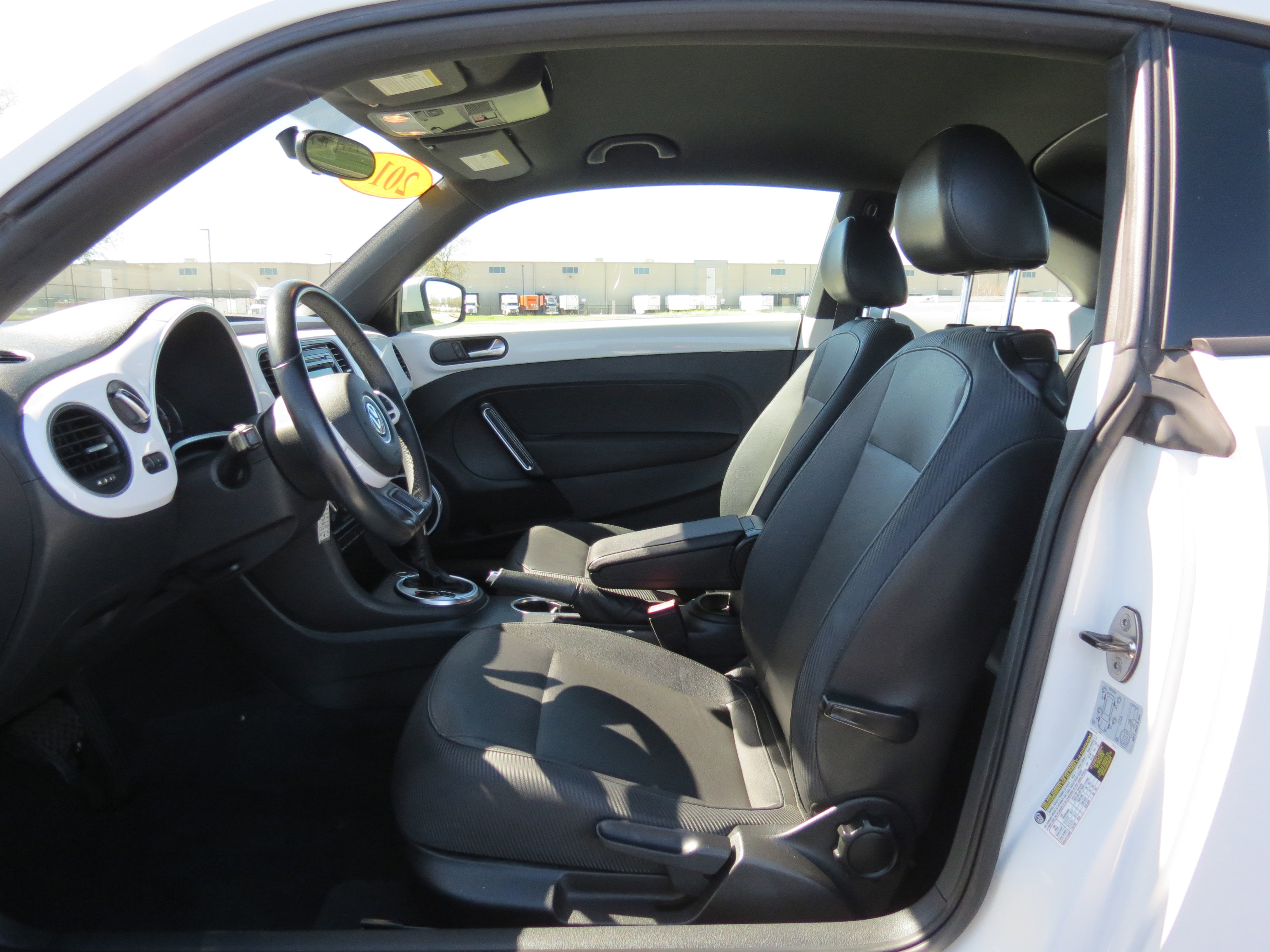 Used 2014 Volkswagen Beetle 2.5 image 25