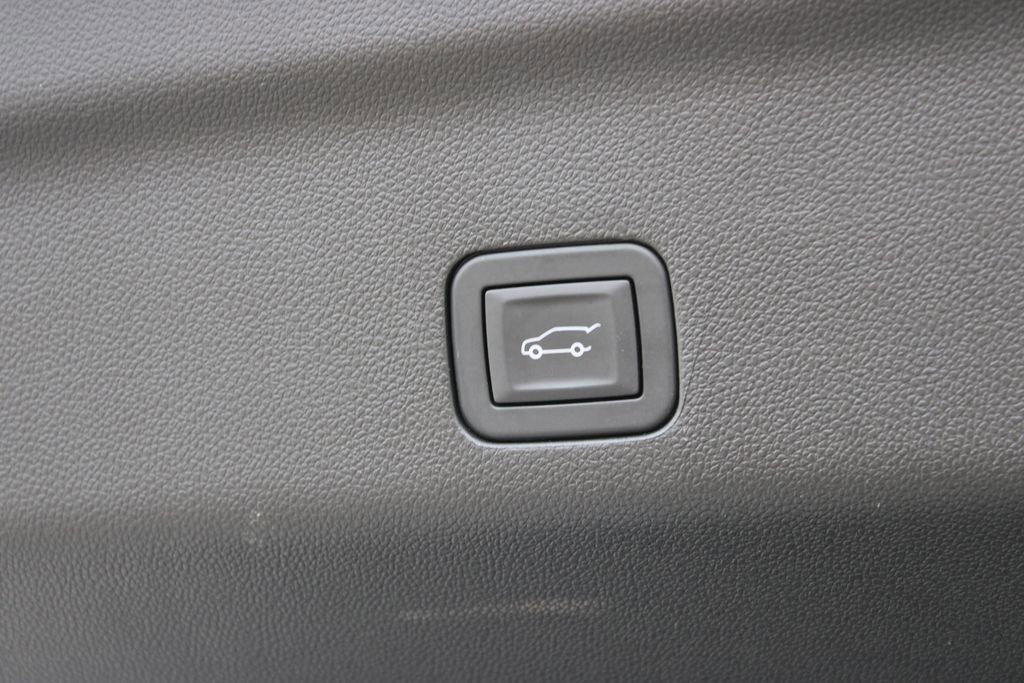 Used 2025 GMC Yukon Denali image 18