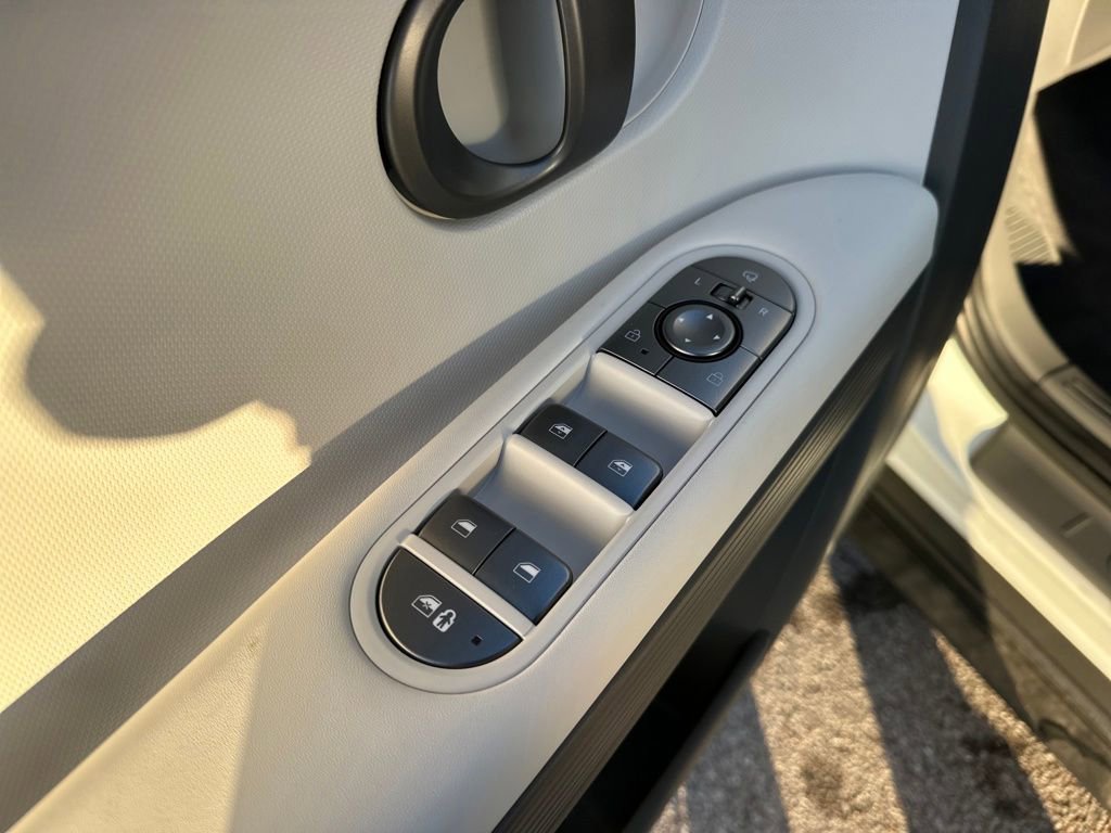 New 2025 Hyundai Ioniq 5 SEL image 15