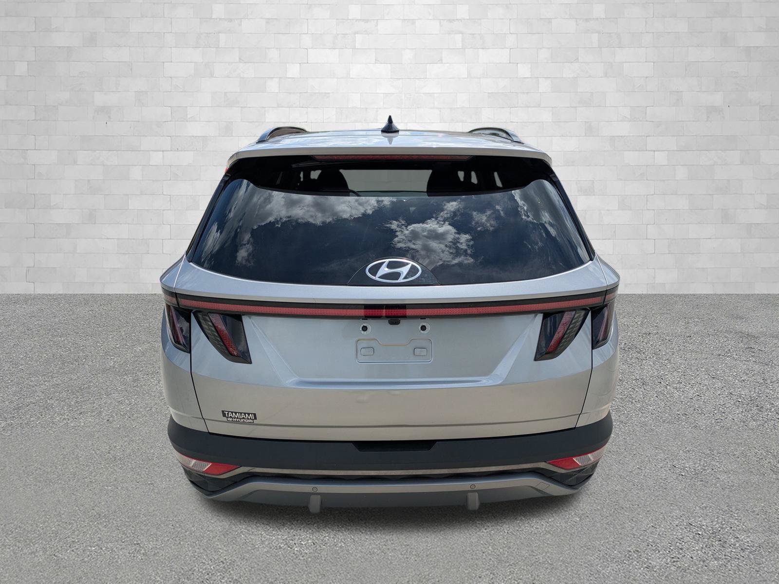 Certified 2022 Hyundai Tucson Limited w/ Cargo Package AWD/4WD image 3
